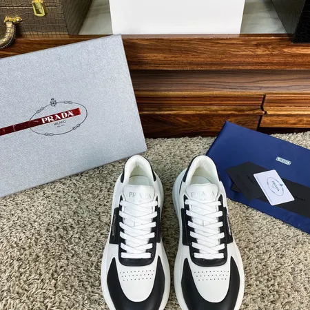 プラダ カジュアルシューズ