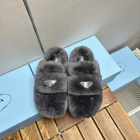 プラダ スリッパ