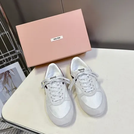 ミュウミュウ カジュアルシューズ