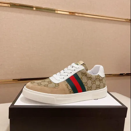 グッチ カジュアルシューズ