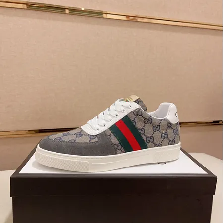 グッチ カジュアルシューズ