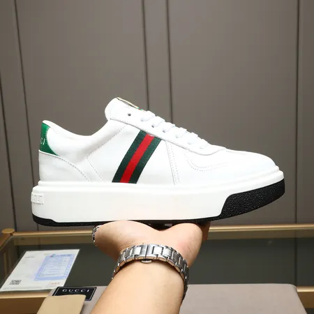 グッチ カジュアルシューズ