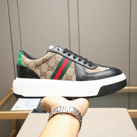 グッチ カジュアルシューズ