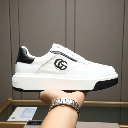 グッチ カジュアルシューズ