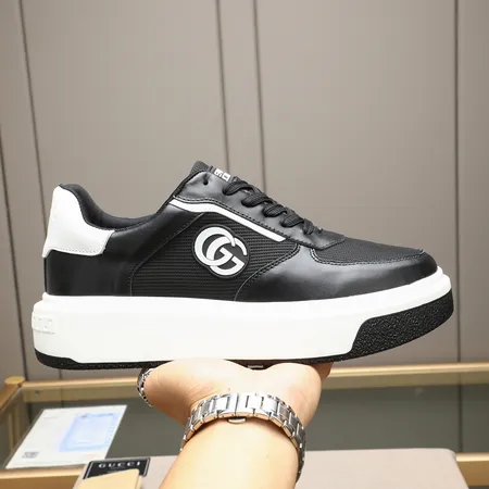 グッチ カジュアルシューズ