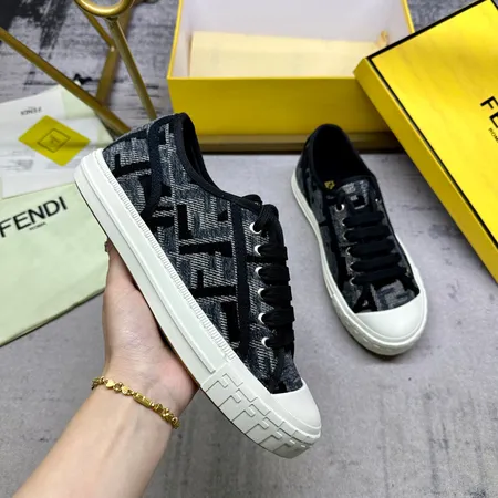 フェンディ カジュアルシューズ