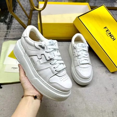 フェンディ カジュアルシューズ