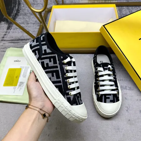 フェンディ カジュアルシューズ