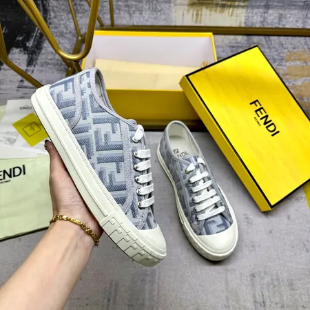 フェンディ カジュアルシューズ