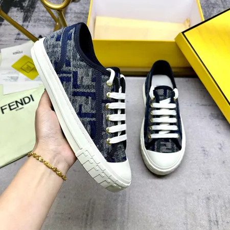 フェンディ カジュアルシューズ