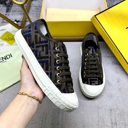 フェンディ カジュアルシューズ