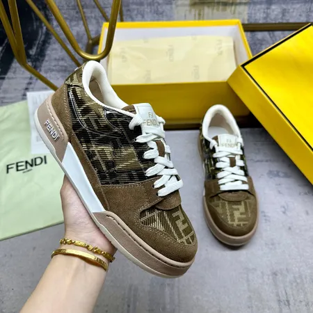 フェンディ カジュアルシューズ
