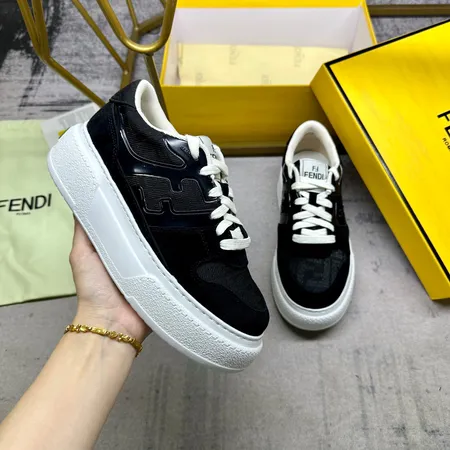 フェンディ カジュアルシューズ