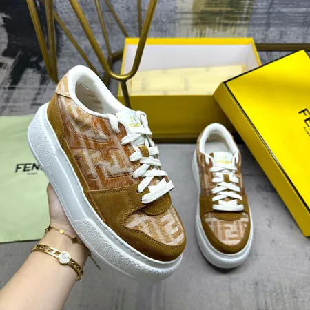 フェンディ カジュアルシューズ