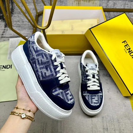 フェンディ カジュアルシューズ