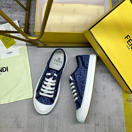 フェンディ カジュアルシューズ