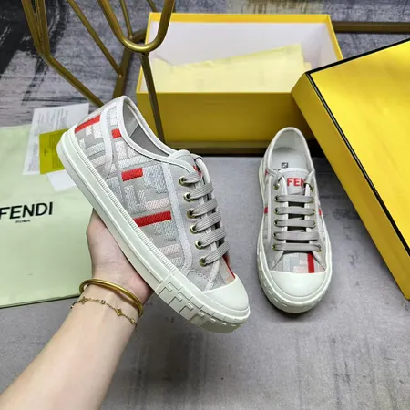 フェンディ カジュアルシューズ