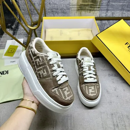 フェンディ カジュアルシューズ