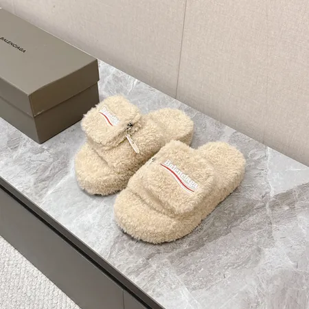 バレンシアガ スリッパ