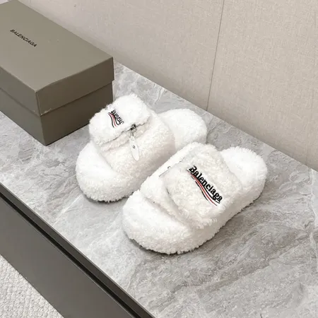 バレンシアガ スリッパ