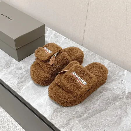 バレンシアガ スリッパ