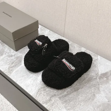 バレンシアガ スリッパ