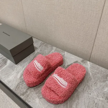 バレンシアガ スリッパ