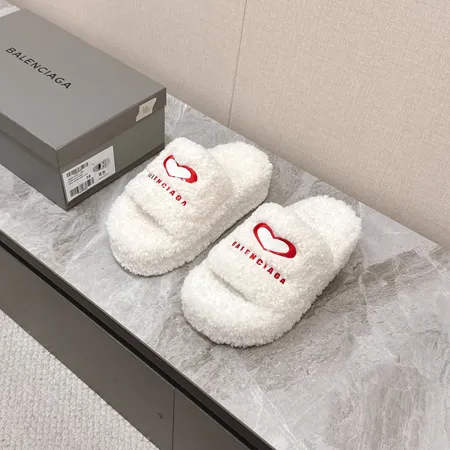 バレンシアガ スリッパ