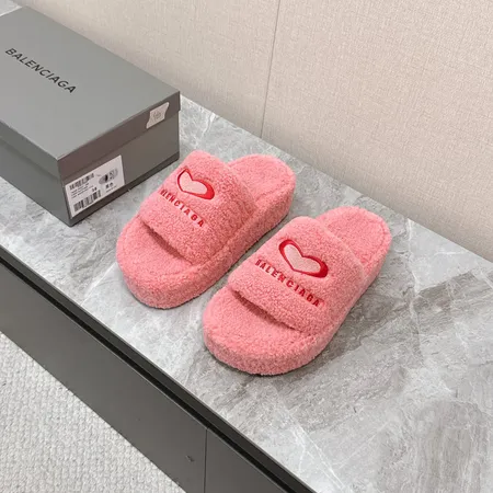 バレンシアガ スリッパ