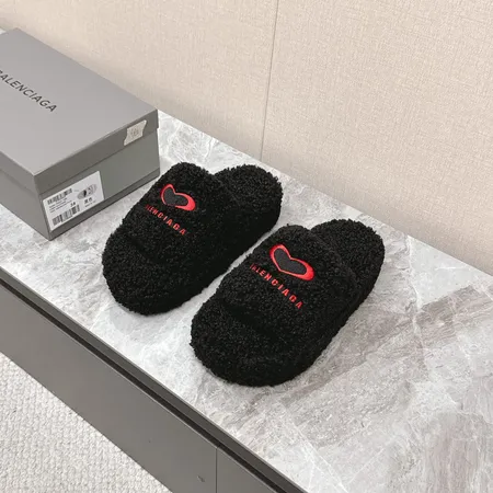 バレンシアガ スリッパ