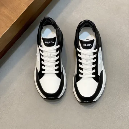 プラダ カジュアルシューズ