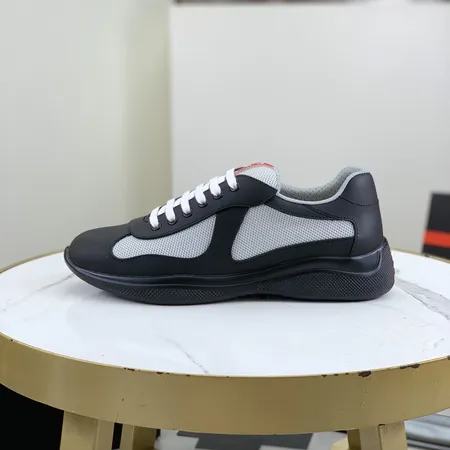 プラダ スニーカー