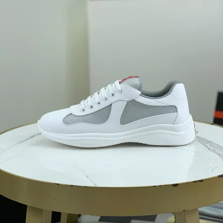 プラダ スニーカー