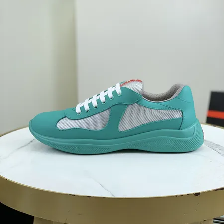 プラダ スニーカー