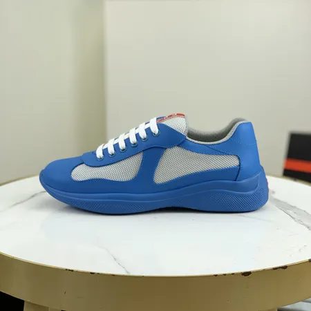 プラダ スニーカー