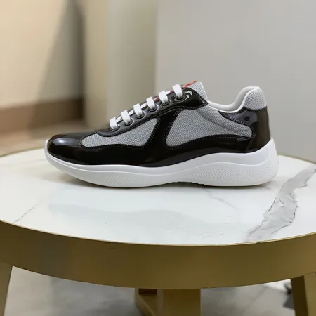 プラダ スニーカー