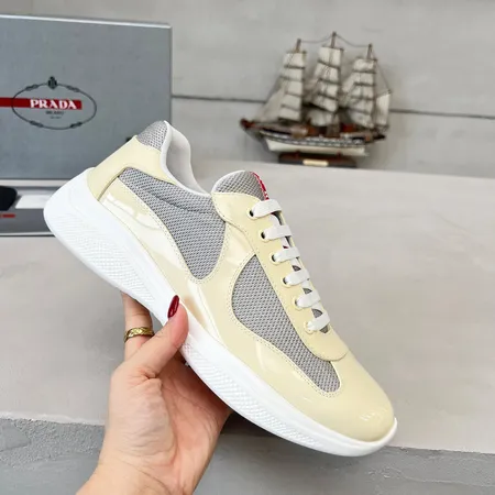 プラダ スニーカー