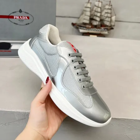 プラダ スニーカー