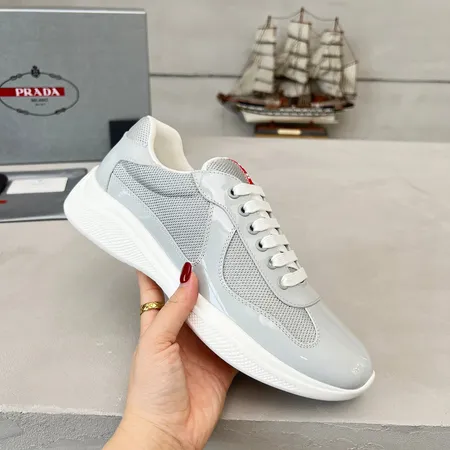 プラダ スニーカー