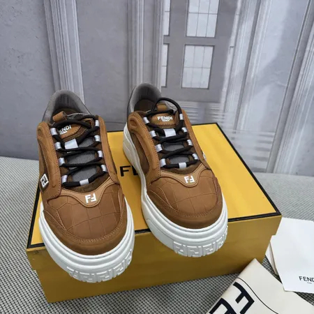 フェンディ カジュアルシューズ