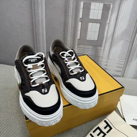 フェンディ カジュアルシューズ