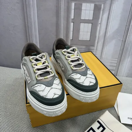フェンディ カジュアルシューズ