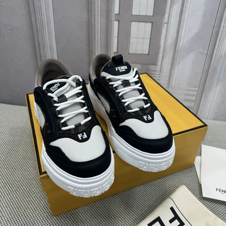 フェンディ カジュアルシューズ
