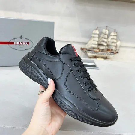 プラダ スニーカー