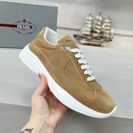プラダ スニーカー