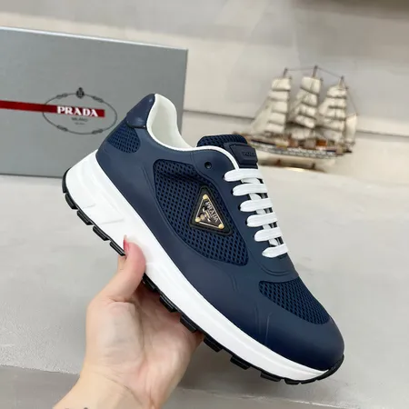 プラダ カジュアルシューズ