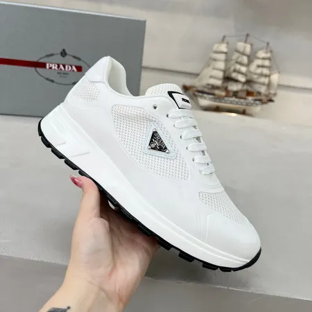 プラダ カジュアルシューズ
