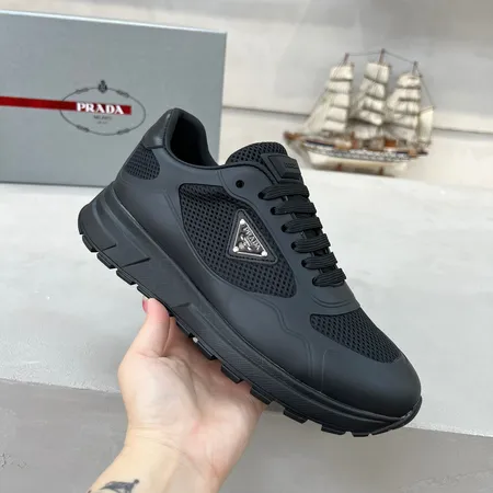 プラダ カジュアルシューズ