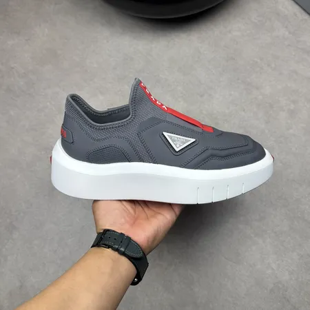 プラダ カジュアルシューズ