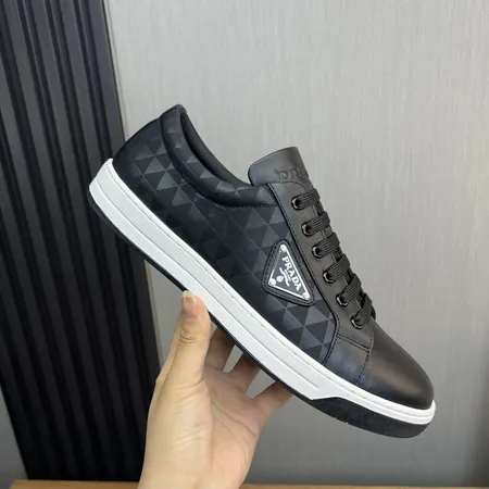 プラダ カジュアルシューズ